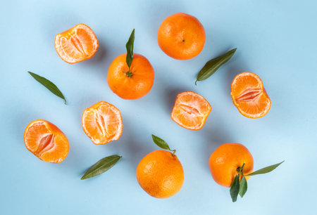Fresh tangerines, mandarin clementines, raw farm organic citrus fruits, with stems and leavesの写真素材