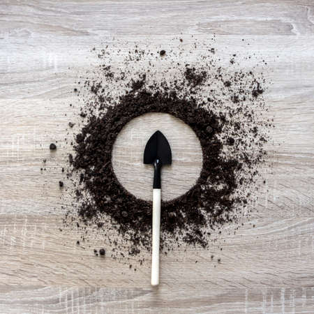 wooden background concept earth piled circle disc spoon spatula texture landing center squareの写真素材