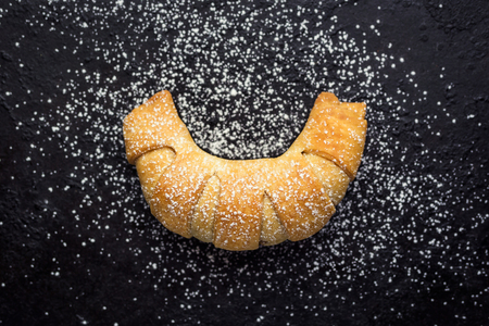 tasty fresh croissants sprinkled with powdered sugar.Delicious continental breakfast with fresh flaky croissants,close up on the croissants.croissant bread on buffet line.Fresh homemade croissantsの写真素材