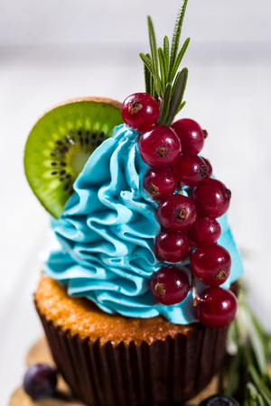 Chocolate cupcakes. Cupcakes. Cupcakes with berries,fruit,strawberries. Top view.colorful cupcake,tasty cake,colorful cream,candies,cupcakes with summer berries on wooden background,close up,dessert conceptの写真素材