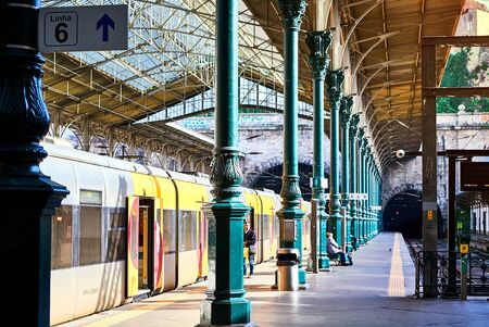 PORTO, PORTUGAL - DECEMBER 10, 2018: Porto old railway station Sao Bento, Portugalのeditorial素材