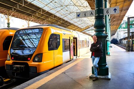 PORTO, PORTUGAL - DECEMBER 10, 2018: Porto old railway station Sao Bento, Portugalのeditorial素材