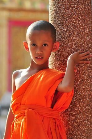 UBONRATCHATHANI,THAILAND - APRIL 4  An unidentified young monk poses for a photo on april 4, 2013 in Ubonratchathani,Thailandのeditorial素材