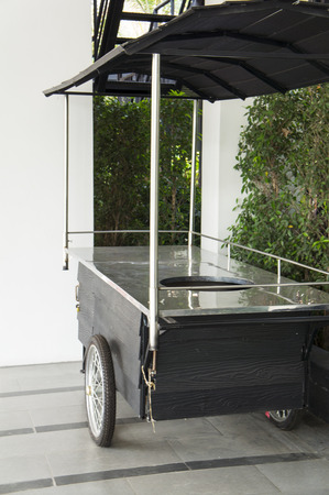 cart food empty sale person closedの写真素材