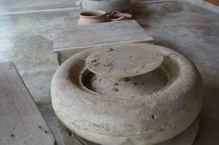 clay wheel art spin pottery tradition sculptorの写真素材