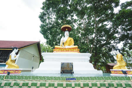 Buddha statue with Thai chanting word for prayingの写真素材