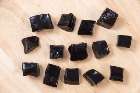 Grass jelly in wooden bowl isolated on white backgroundの写真素材