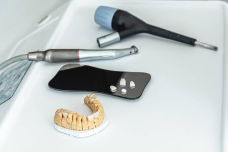 Artificial jaw with dental veneers and crowns in the dental laboratory.