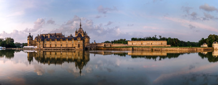 Chantilly castle panoramic view on sunset background with reflection in the waterのeditorial素材
