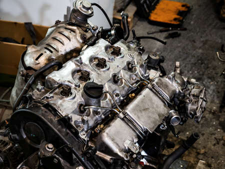 Go through the engine. Renew the engine. Repair the engine. Tools, oil, nozzles, cylinder block,...