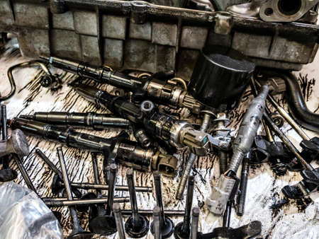 Go through the engine. Renew the engine. Repair the engine. Tools, oil, nozzles, cylinder block,...