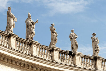 Statues above St Peterのeditorial素材