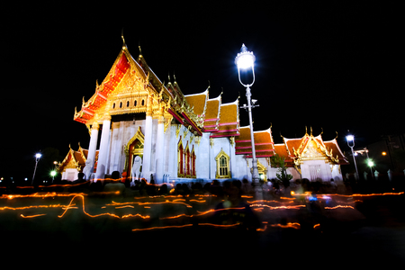 BANGKOK, THAILAND - MAY 29, 2018: Buddhism join the candlelight procession around the Uposathaのeditorial素材