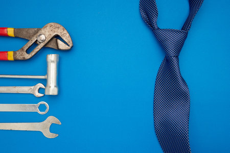 Happy Father's Day. Top view of construction handy tools and necktie over a blue background. Top view. Space for textの写真素材