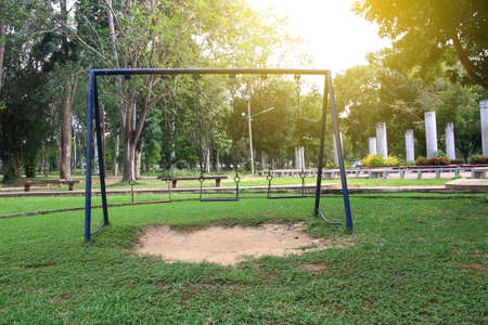 Empty chain swings in recreational park with sunlight
の写真素材