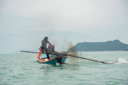 September 2016 piloted the ship tourists Angthong, Thailandの写真素材