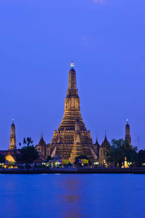 Wat Arun in twilight, Thailandの写真素材