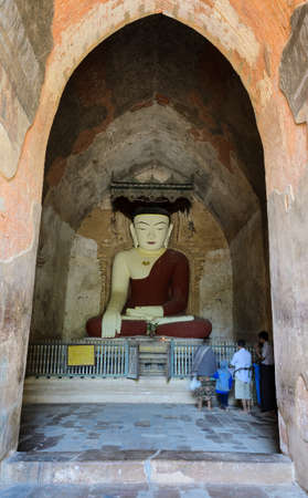 Ancient seated buddha statue in Bagan, Myanmar のeditorial素材