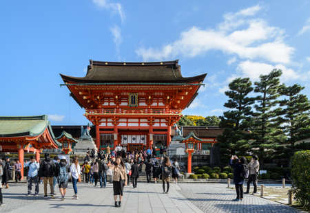 KYOTO, JAPAN -NOVEMBER 22, 2016: The main gate of Fushimi Inari Taisha Shrine in Kyoto, Japanのeditorial素材