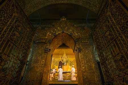 Early morning ritual of face wash to Maha Myat Muni Buddha Image at Mahamuni Temple, Mandalay, Myanmar.のeditorial素材