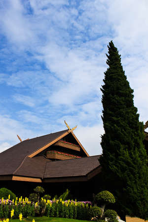 garden and roof of Doi tung palace, chiang rai thailandの写真素材