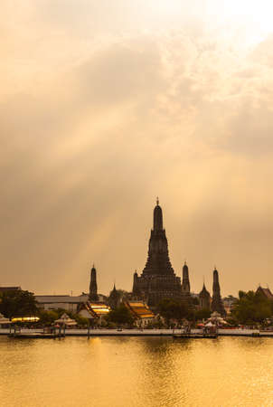 Twilight view of Wat Arun during sunset in Bangkok, Thailandのeditorial素材