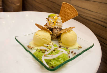 mango ice cream with sticky rice
