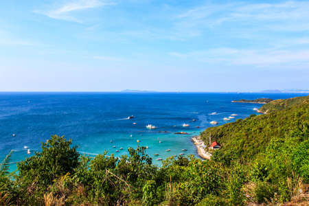 Seascape view in blue sky day at Koh Larn, Pattaya, Thailandの写真素材