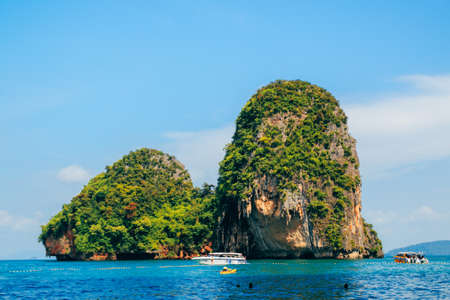 Clear water and blue sky. Tropical beach, Krabi, Thailand,のeditorial素材