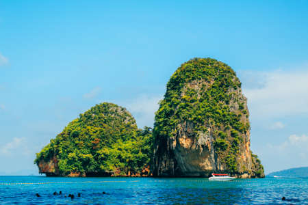 Clear water and blue sky. Tropical beach, Krabi, Thailand,のeditorial素材