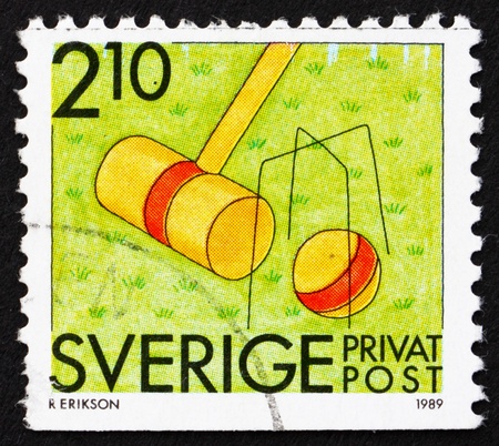 SWEDEN - CIRCA 1989: a stamp printed in the Sweden shows Croquet, Summer Sport, circa 1989のeditorial素材