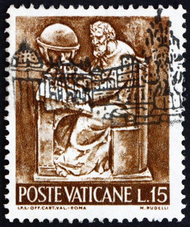 VATICAN - CIRCA 1966: a stamp printed in the Vatican shows Pope Paul VI, Cartographer, Bas-relief by Mario Rudelli from the Chair in the Popeのeditorial素材