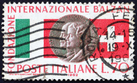 ITALY - CIRCA 1962: a stamp printed in the Italy shows Swiss and Italian Flags, Eugenio and Lina Balzan Medal, 1st Distribution of Balzan Prize for Italian - Swiss Cooperation, circa 1962のeditorial素材