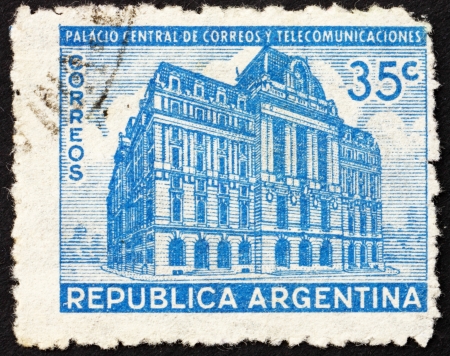 ARGENTINA - CIRCA 1942: a stamp printed in the Argentina shows General Post Office, Buenos Aires, circa 1942のeditorial素材