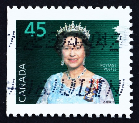 CANADA - CIRCA 1995: a stamp printed in the Canada shows Queen Elizabeth II, circa 1995のeditorial素材