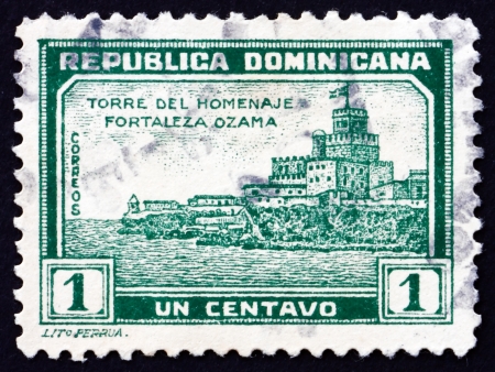 DOMINICAN REPUBLIC - CIRCA 1932: a stamp printed in Dominican Republic shows Tower of Homage, Ozama Fortress, circa 1932のeditorial素材