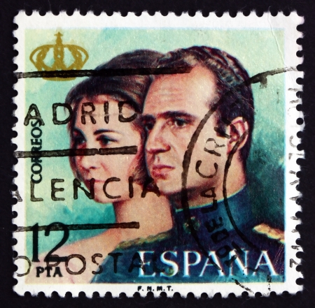 SPAIN - CIRCA 1975: a stamp printed in the Spain shows Queen Sofia and King Juan Carlos I, Royal Couple, circa 1975のeditorial素材