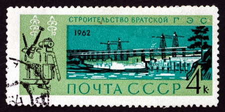 RUSSIA - CIRCA 1962: a stamp printed in the Russia shows Bratskaya, Hydroelectric Power Station, circa 1962のeditorial素材