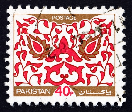 PAKISTAN - CIRCA 1980: a stamp printed in Pakistan shows Traditional Ornament, circa 1980のeditorial素材
