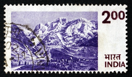 INDIA - CIRCA 1975: a stamp printed in India shows Himalayas, Mountain Range in Asia, circa 1975のeditorial素材