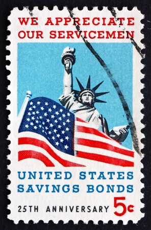 UNITED STATES OF AMERICA - CIRCA 1966: a stamp printed in the USA shows Statue of Liberty and Old Glory Flag, circa 1966のeditorial素材