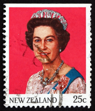 NEW ZEALAND - CIRCA 1985: a stamp printed in the New Zealand shows Queen Elizabeth II, circa 1985のeditorial素材