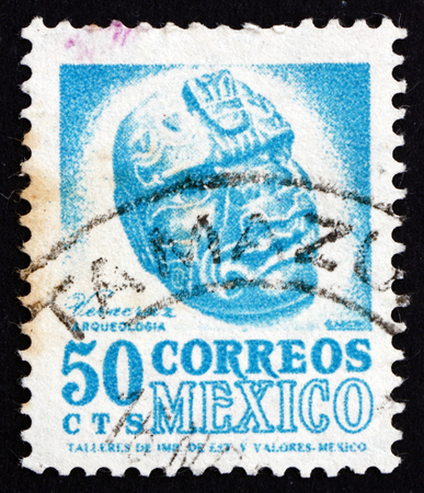 MEXICO - CIRCA 1950: a stamp printed in the Mexico shows Carved Head, Veracruz, circa 1950のeditorial素材