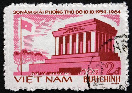 VIETNAM - CIRCA 1984: a stamp printed in Vietnam shows Ho Chi Minh Mausoleum, circa 1984のeditorial素材