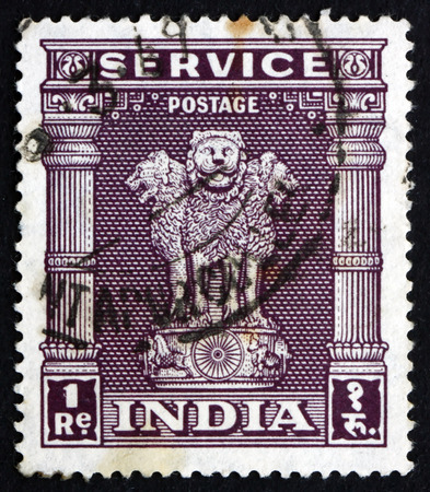INDIA - CIRCA 1950: a stamp printed in India shows Lion Capital of Ashoka Pillar from Sarnath, National Emblem of India, circa 1950のeditorial素材