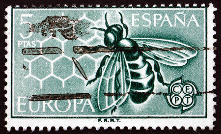 SPAIN - CIRCA 1962: a stamp printed in the Spain shows Bee and Honeycomb, circa 1962のeditorial素材