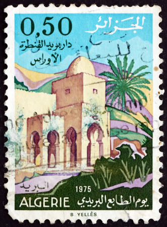 ALGERIA - CIRCA 1975: a stamp printed in Algeria shows Post Office, Al-Kantara, circa 1975のeditorial素材