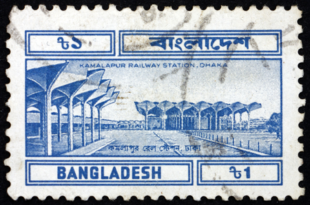 BANGLADESH - CIRCA 1983: a stamp printed in the Bangladesh shows Kamalapur Railway Station, Dhaka, circa 1983のeditorial素材