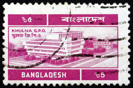 BANGLADESH - CIRCA 1983: a stamp printed in the Bangladesh shows Khulna Post Office, circa 1983のeditorial素材