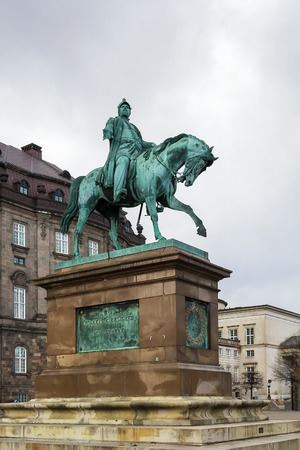 The equestrian statue of King Frederik VII in front of the Christiansborg Palace in Copenhagen, Denmarkのeditorial素材
